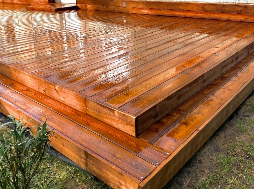 terrasse en Pin US petit noeud marron lisse